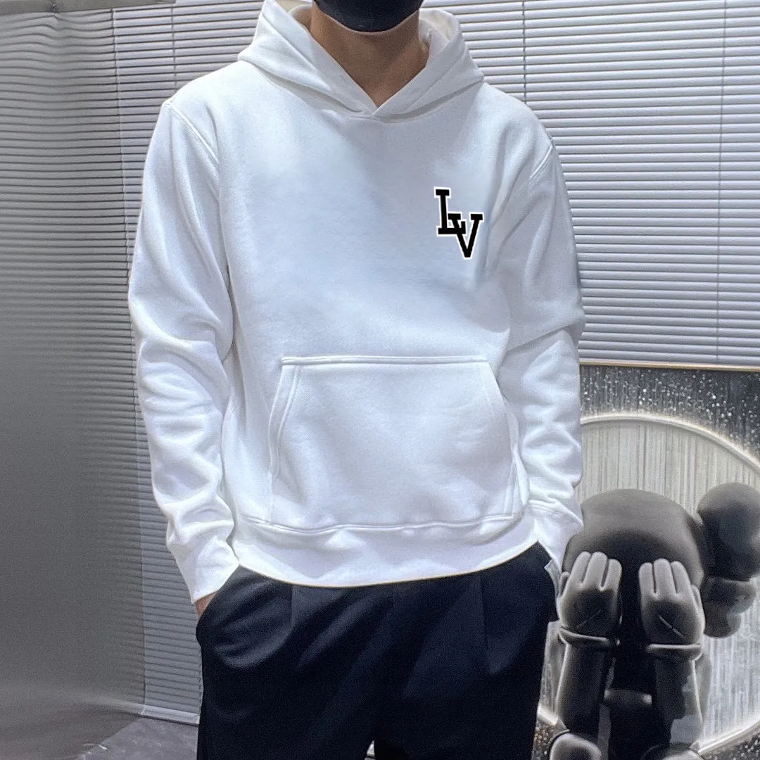 🅿️240 brand [LV Louis Vuitton] (good news for fat people) 2025ss autumn latest long-sleeved round-neck sweatshirt, on sale simultaneously on the official website. Refreshing and breathable. Made of top Tencel Roman. Comfortable and soft. 3D three-dimensional clarity. Super fashion sense. Great for gifting and keeping for yourself. Size: M-5XL (can wear up to 220 pounds)